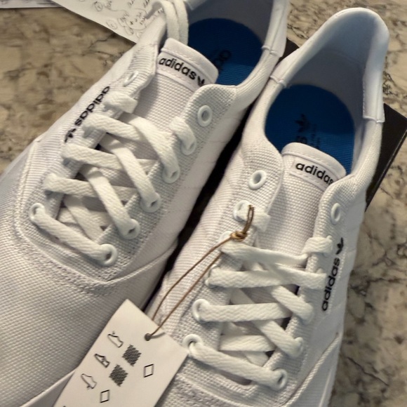 Adidas Classic White 3MC Sneakers new in box - Picture 2 of 6